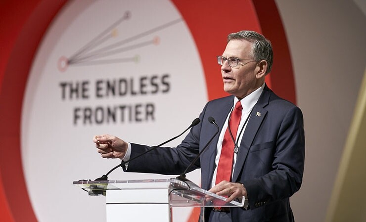 Kelvin Droegemeier speaking at a 2020 National Academies symposium marking the 75th anniversary of the touchstone science policy report, Science: The Endless Frontier.  (Image credit – Karen Sayre / Eikon Photography, CC BY-NC-SA 2.0)