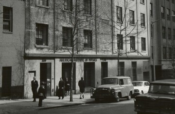 Photo of the old American Institute of Physics building in New York City