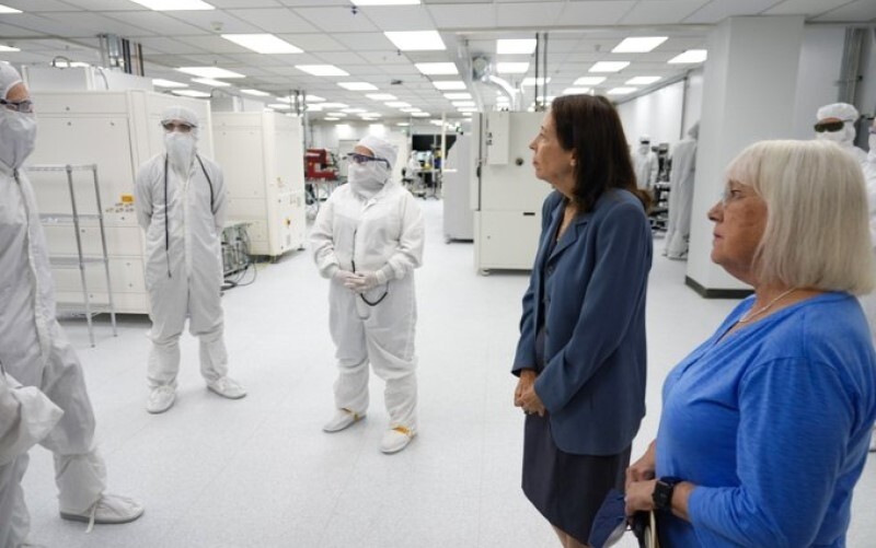 Sens. Cantwell and Murray tour a semiconductor facility