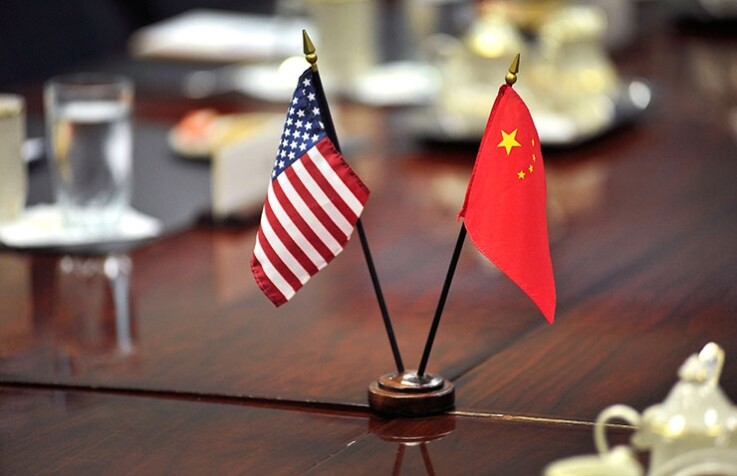 US and China flags