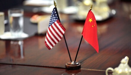 US and China flags