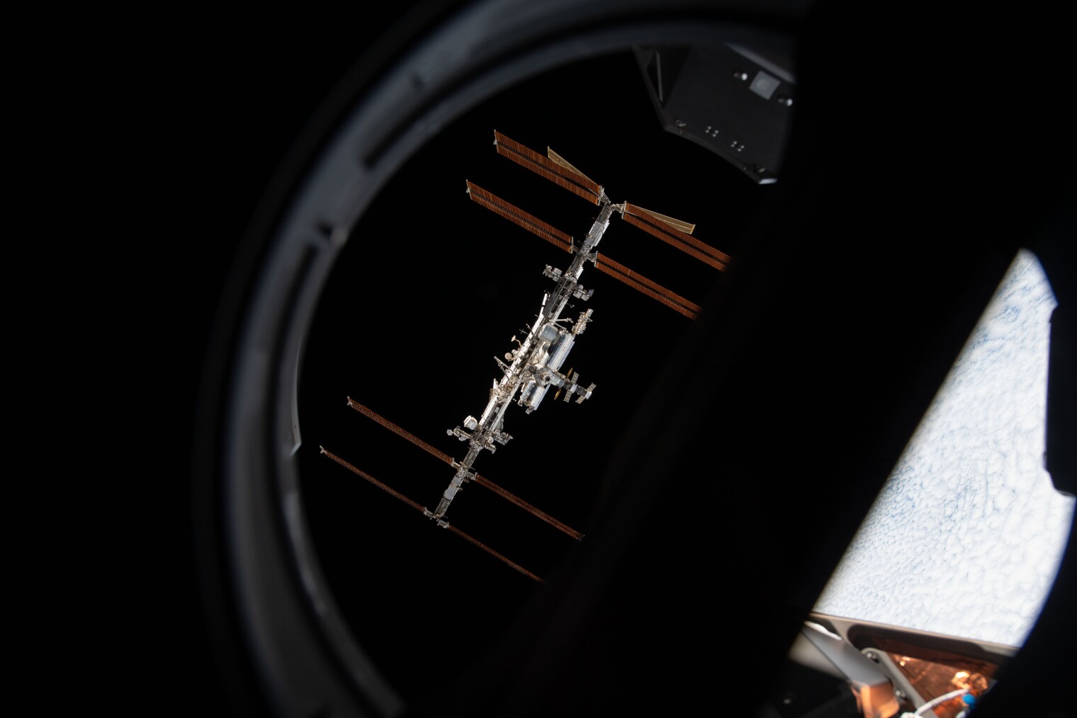 ISS seen from Dragon 2021.jpg