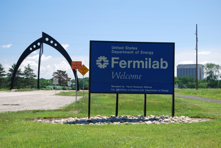 fermilab-sign-2008.jpg