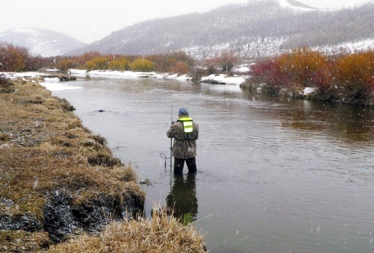 A USGS hydrologic technician measures streamflow in the Blackfoot River near Henry, Idaho,&nbsp;in 2014.