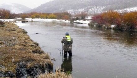 A USGS hydrologic technician measures streamflow in the Blackfoot River near Henry, Idaho,&nbsp;in 2014.