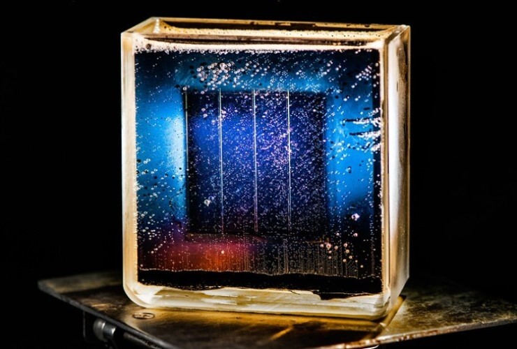 A hybrid perovskite solar cell 