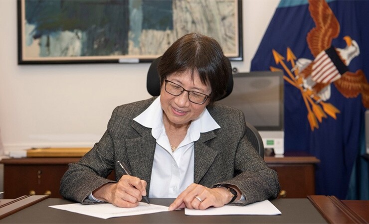 Heidi Shyu signing 