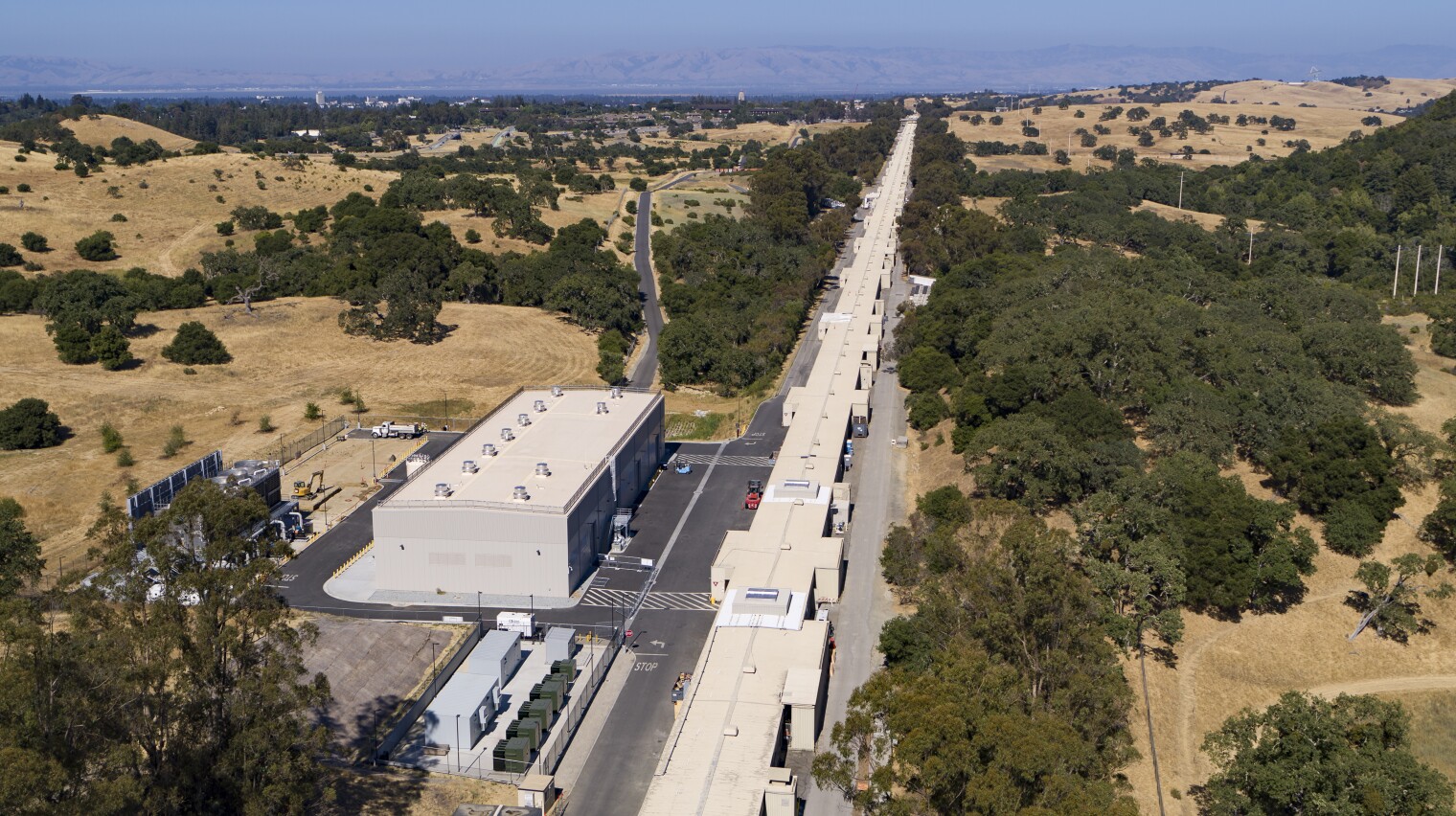 An aerial photo of SLAC's Linac Coherent Light Source X-ray free-electron laser.jpg